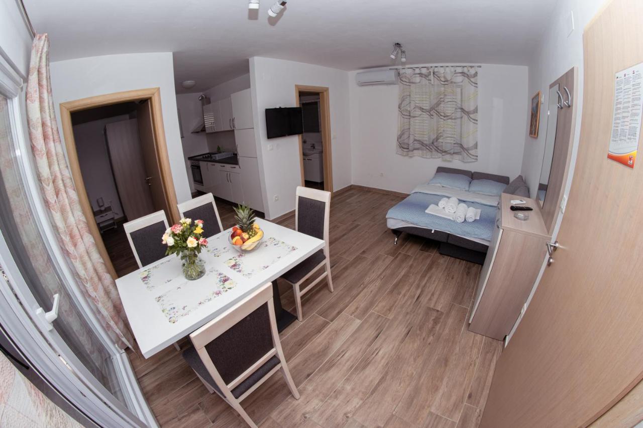 Apartmani Mijo, Биоград-на-Мору Экстерьер фото